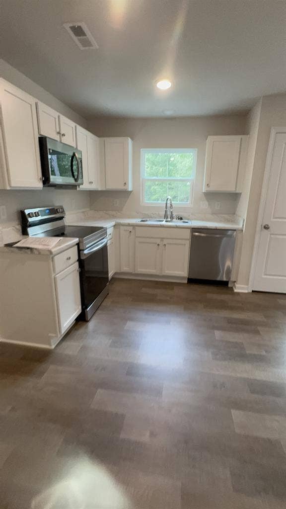 Room for rent in new townhome.