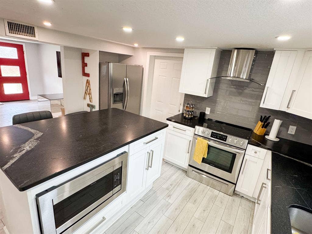 5 BR in St. Petersburg