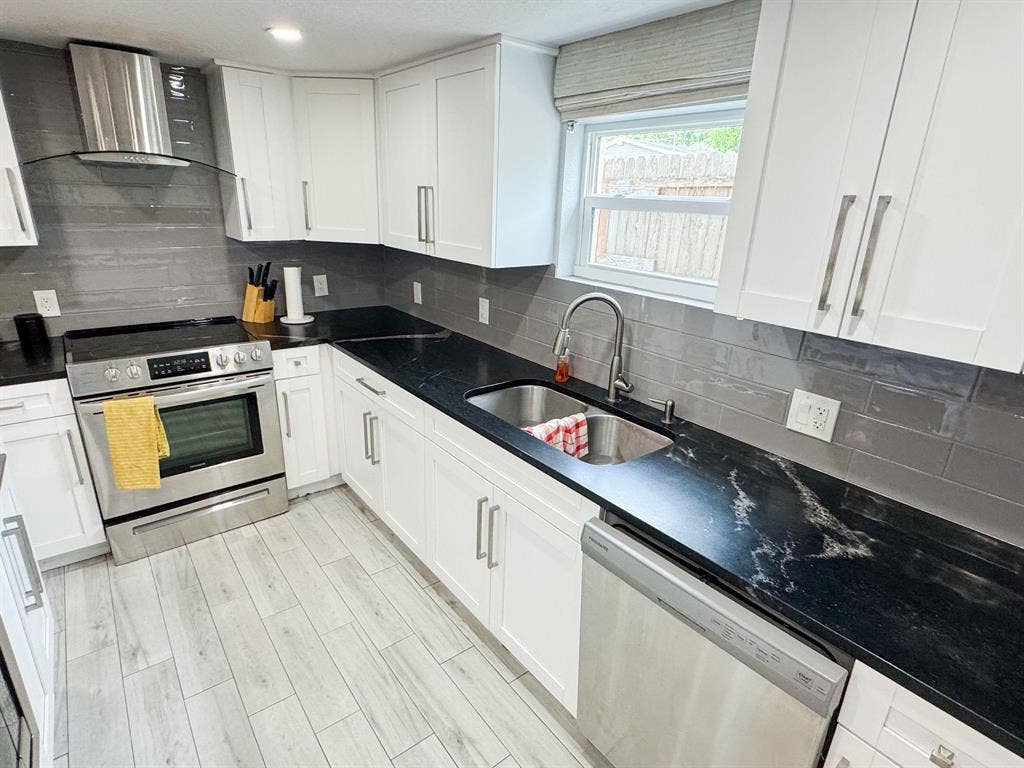 4 BR in St. Petersburg