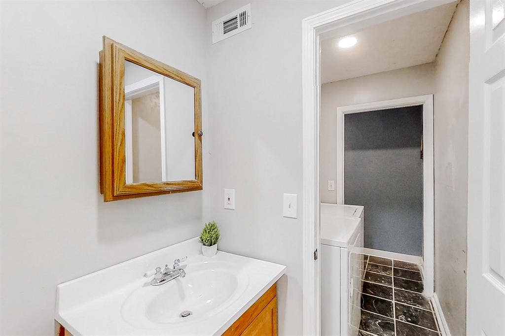 8 BR in Stone Mountain