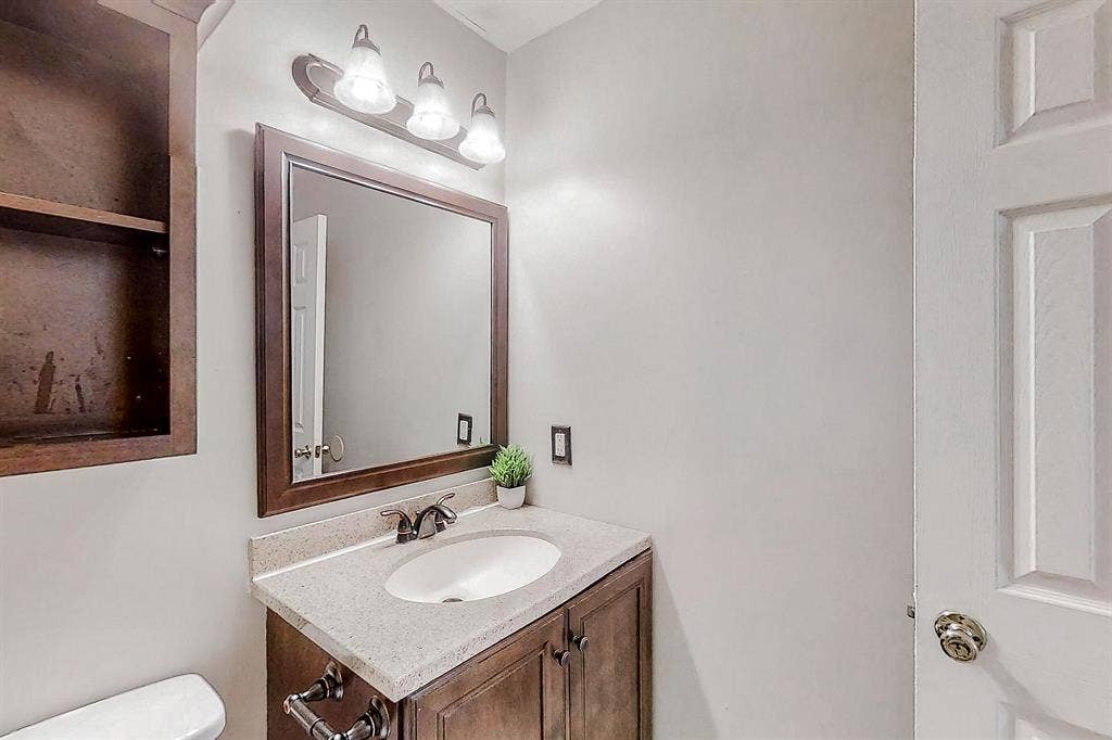 8 BR in Stone Mountain