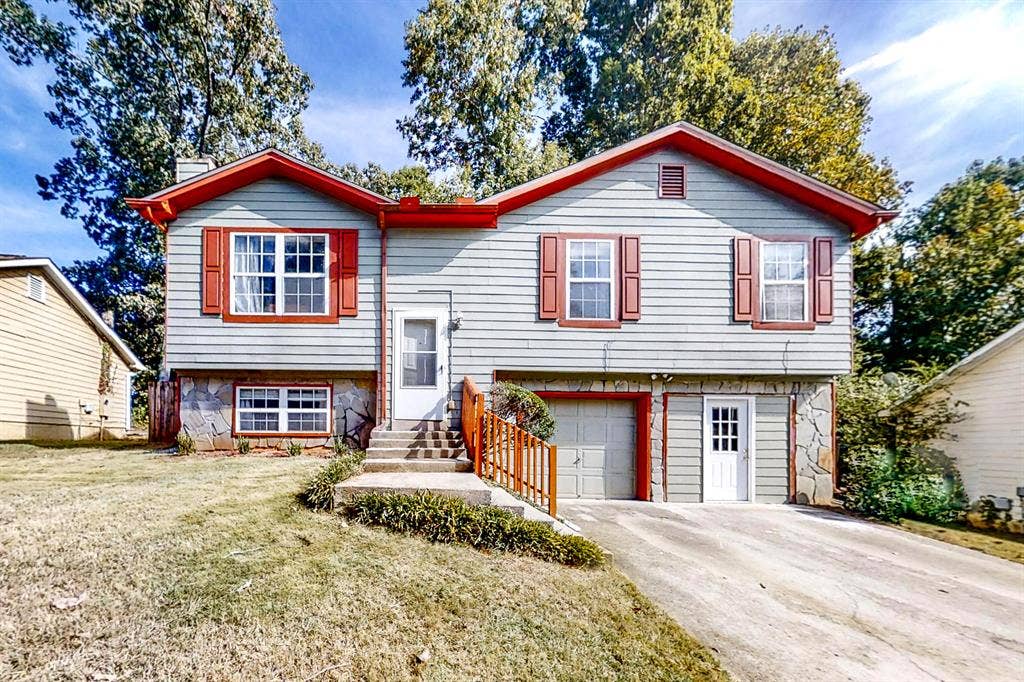 8 BR in Stone Mountain