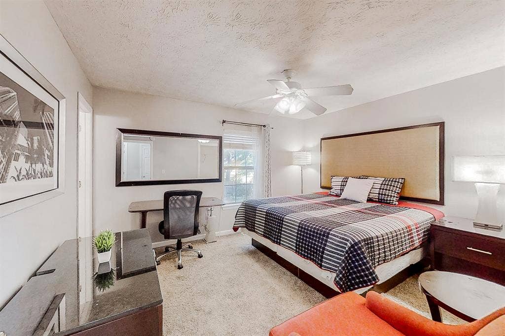 8 BR in Stone Mountain