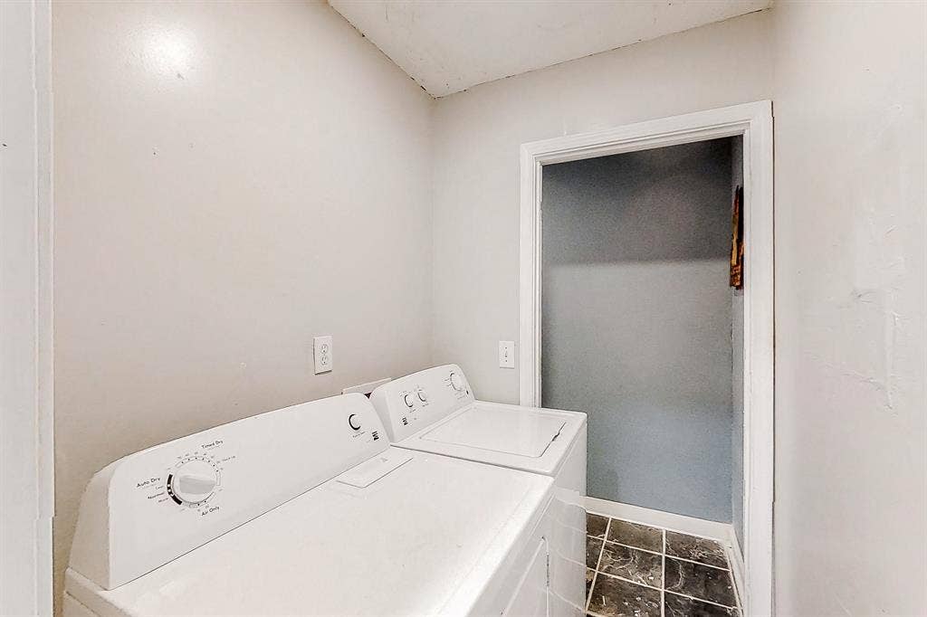 8 BR in Stone Mountain