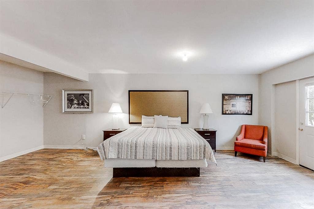 8 BR in Stone Mountain