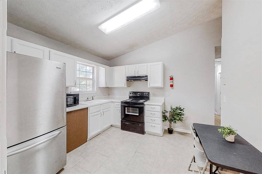 8 BR in Stone Mountain