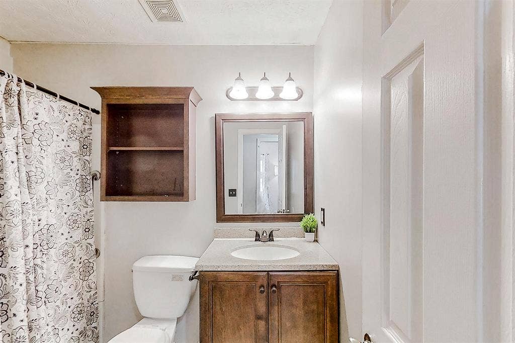 8 BR in Stone Mountain