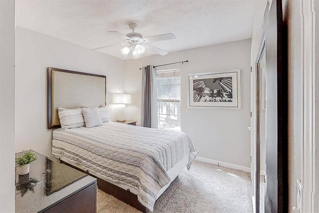 8 BR in Stone Mountain