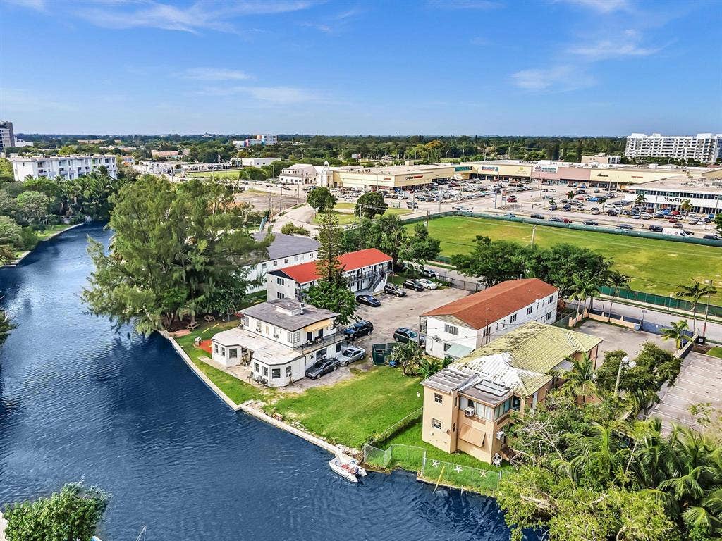 2 BR in Miami