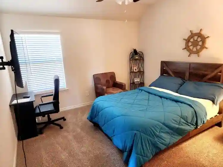 1 BR in Cross Roads