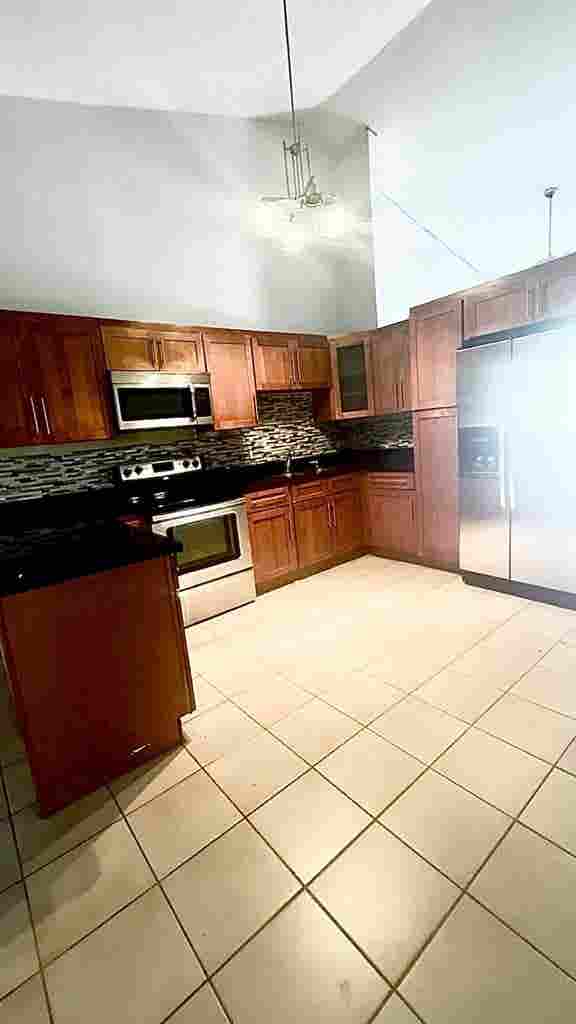 Spacious 3 BR Home w/ Loft Office -