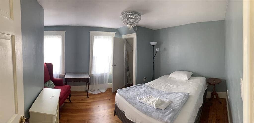 Quiet shared home - easy city acces