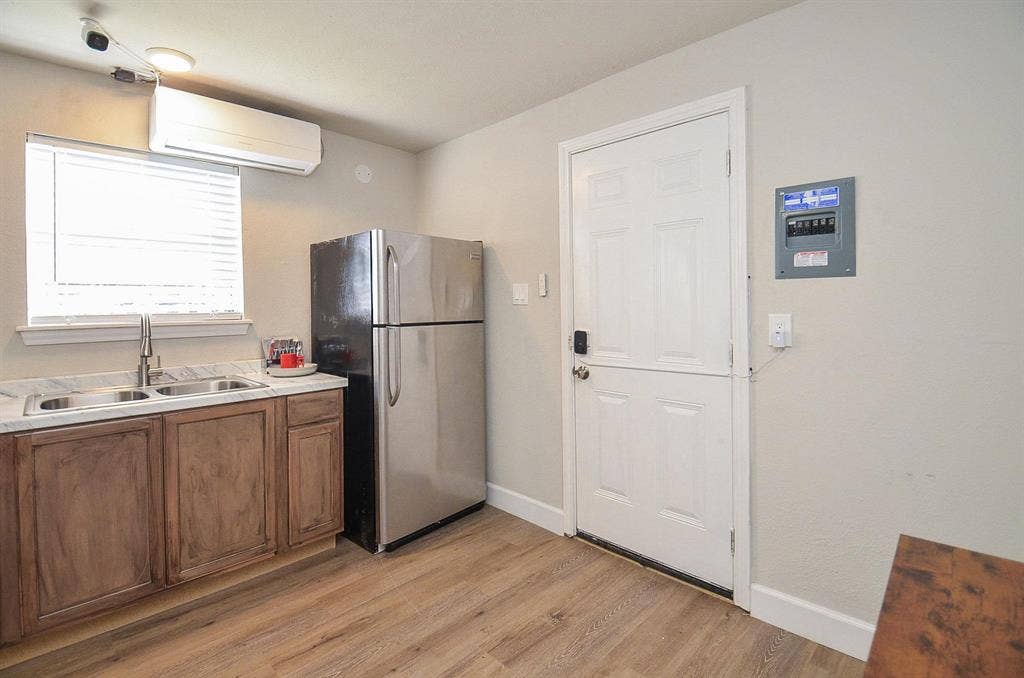 2 BR in Houston