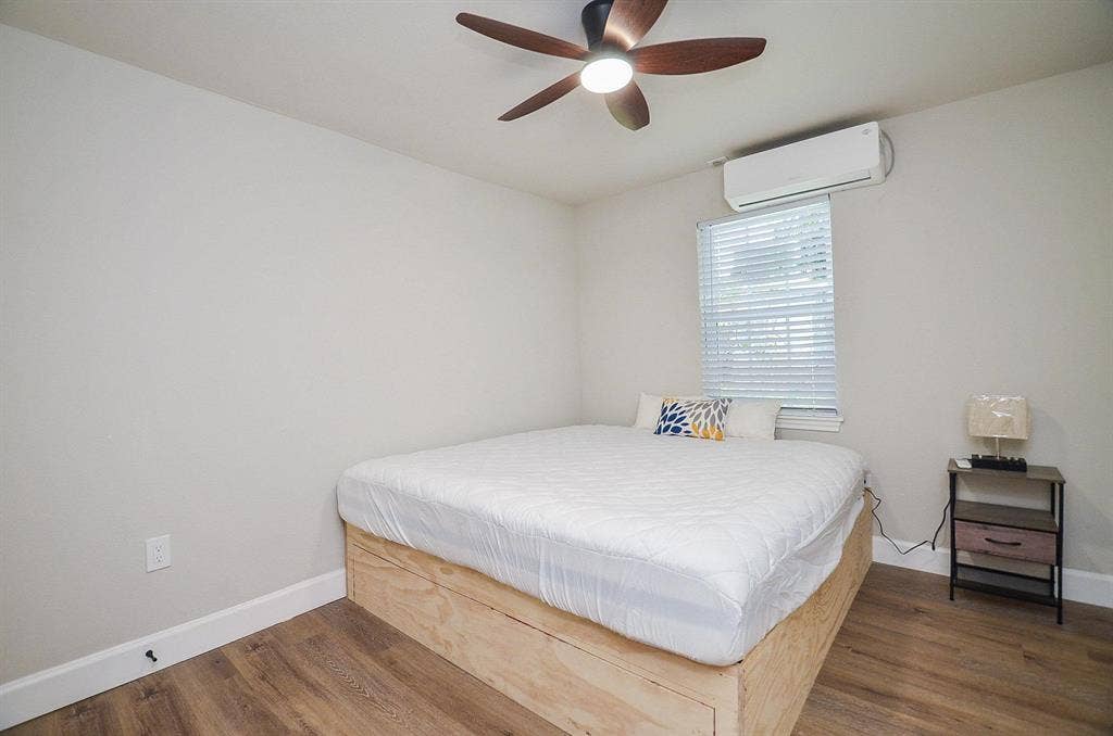 2 BR in Houston