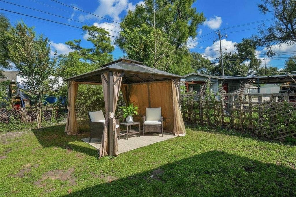2 BR in Houston