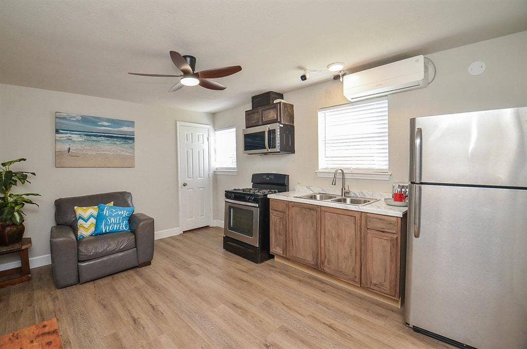 2 BR in Houston