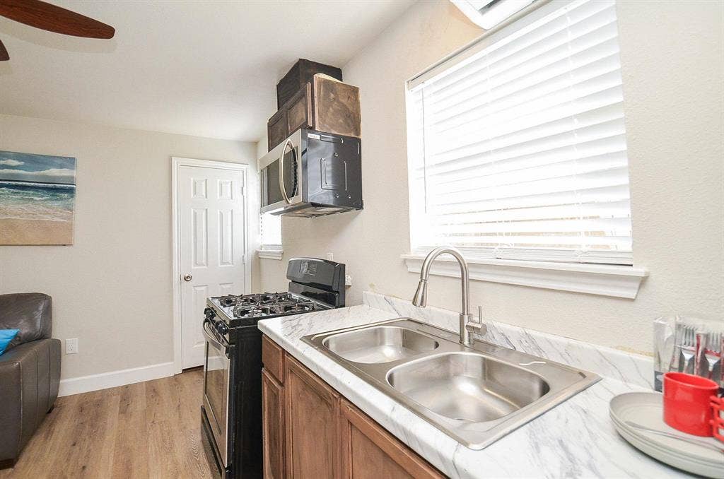 2 BR in Houston