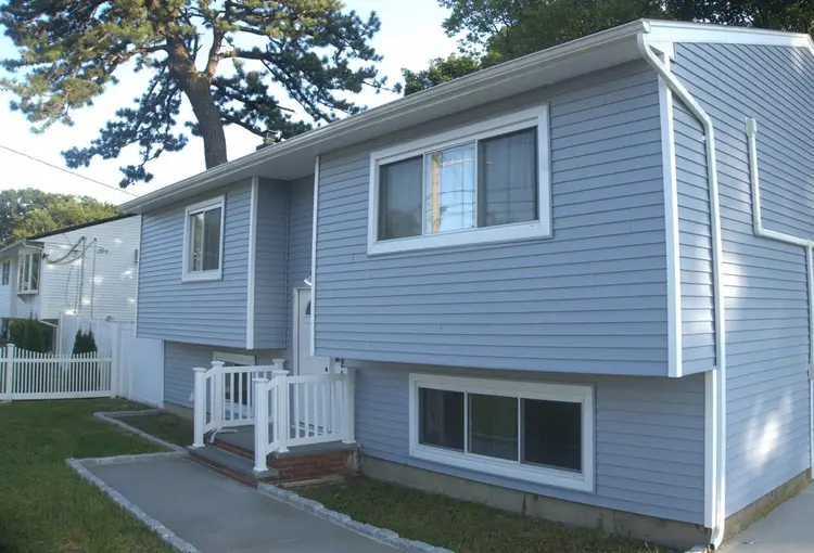 3 BR in West Babylon