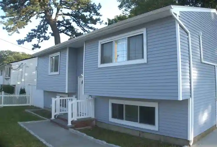 3 BR in West Babylon