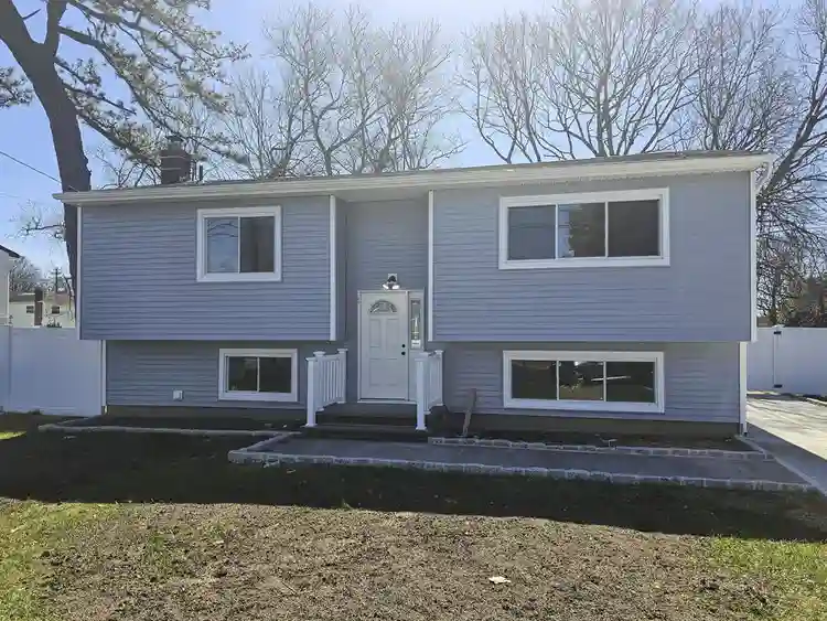 3 BR in West Babylon