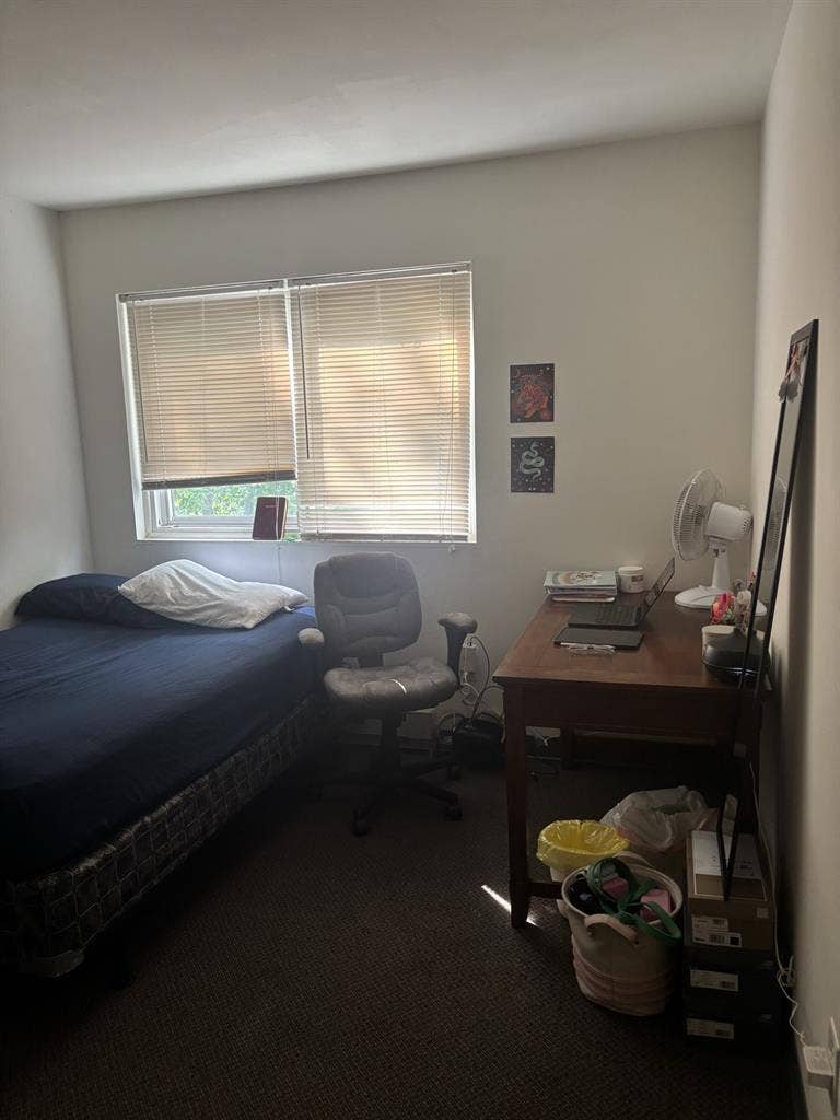 Room in RavenwoodTownhouse (Female)