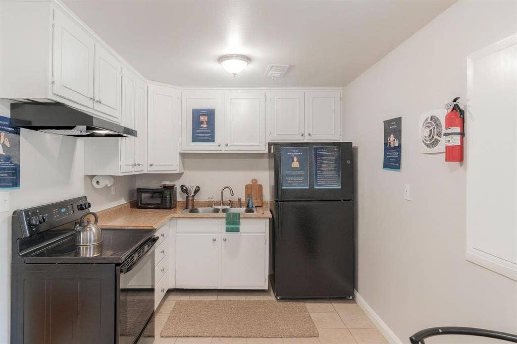6 BR in Forest Park