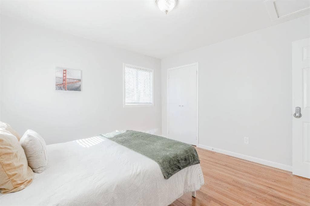 6 BR in Forest Park