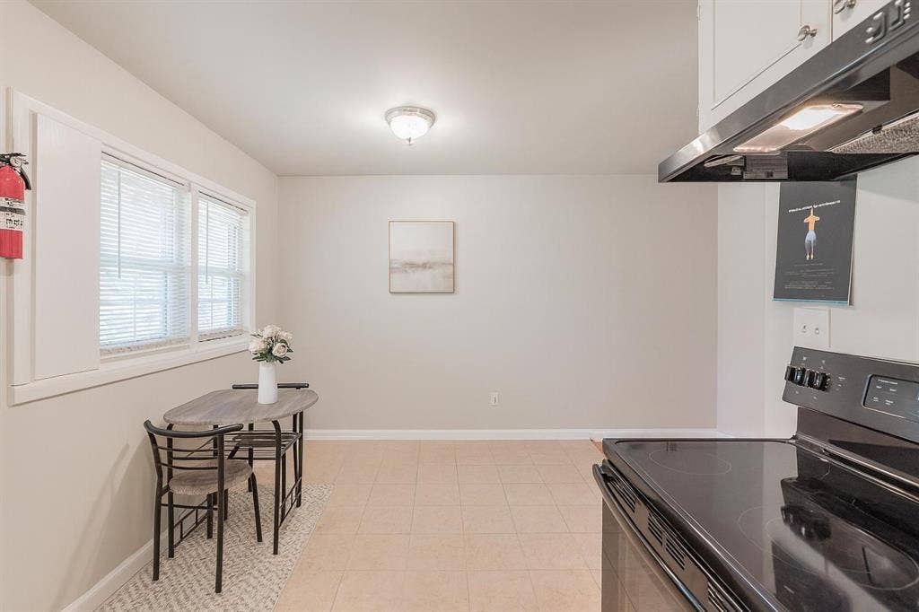 6 BR in Forest Park