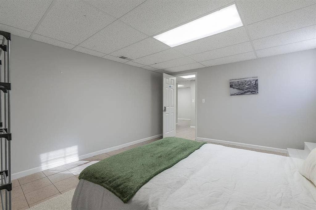 6 BR in Forest Park