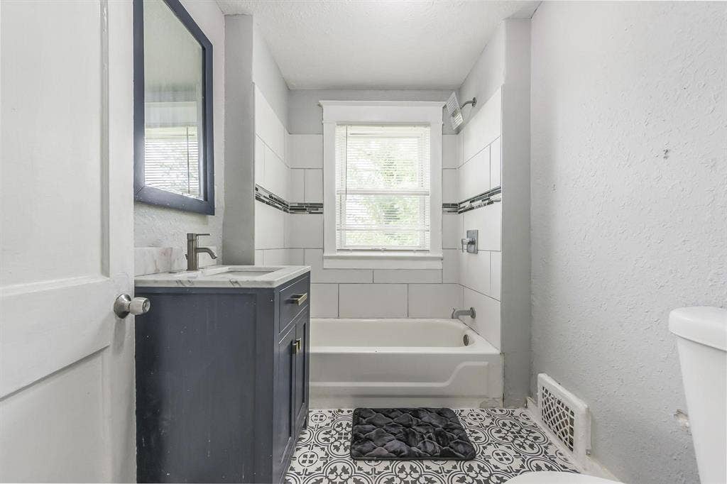 6 BR in Kansas City