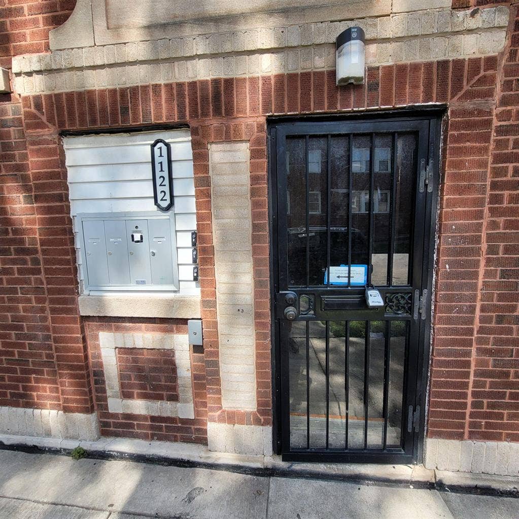 1 BR in Chicago