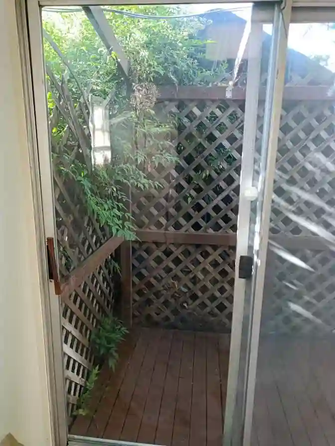 Room in Reseda with small porch