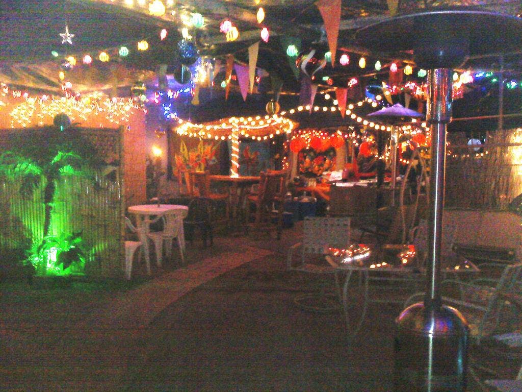 Room in Reseda with small porch