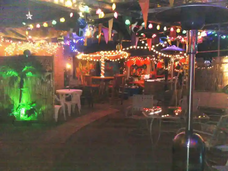 Room in Reseda with small porch