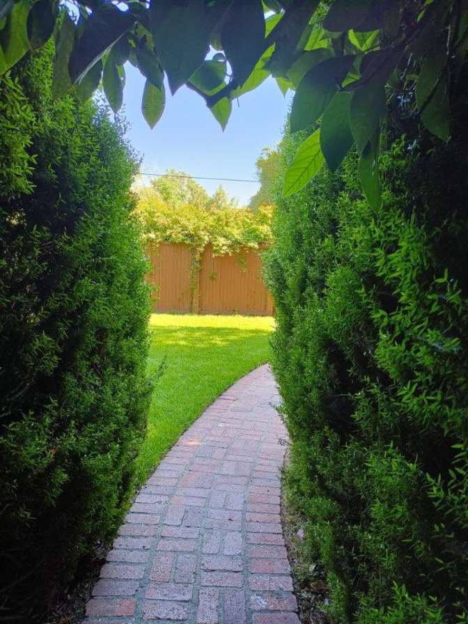 Room in Reseda with small porch