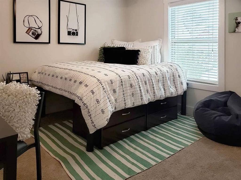 Female Student Sublease