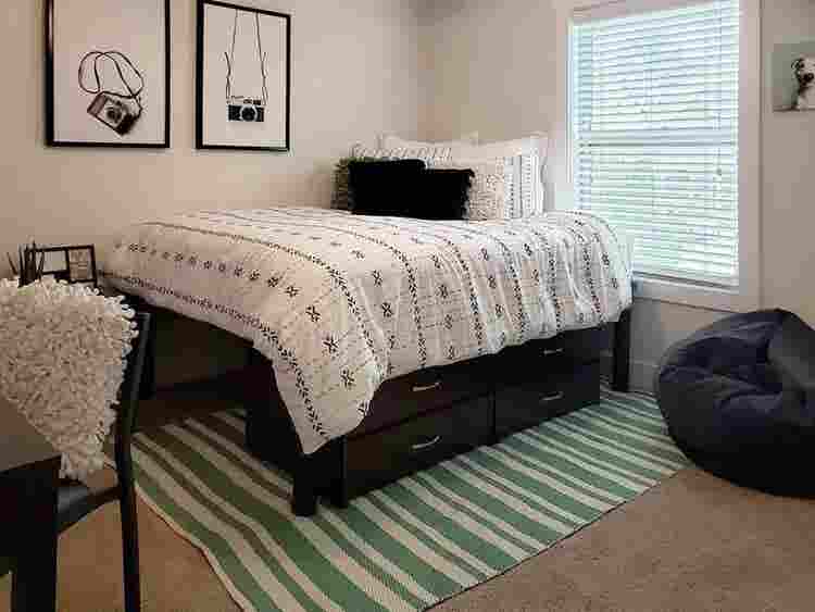 Female Student Sublease