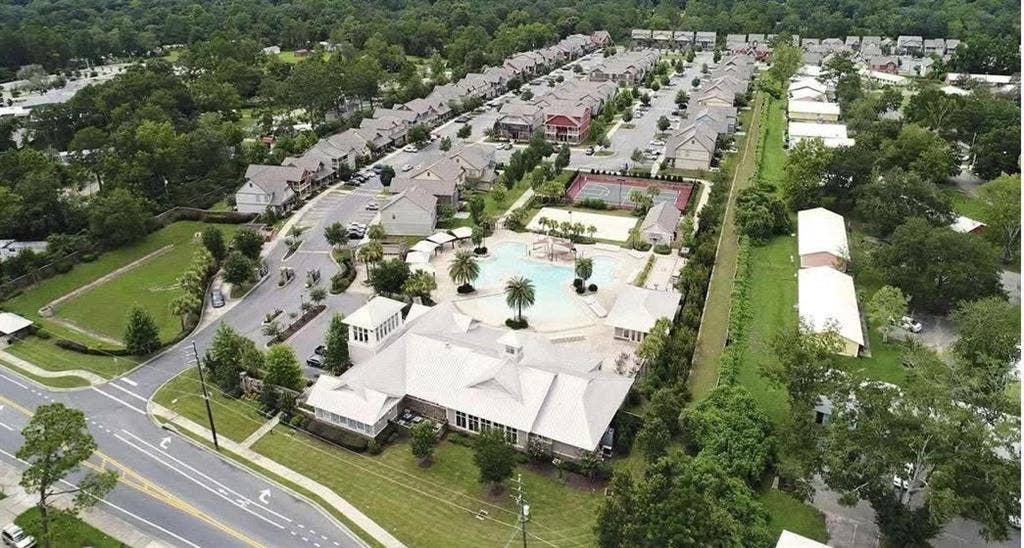 Female Student Sublease