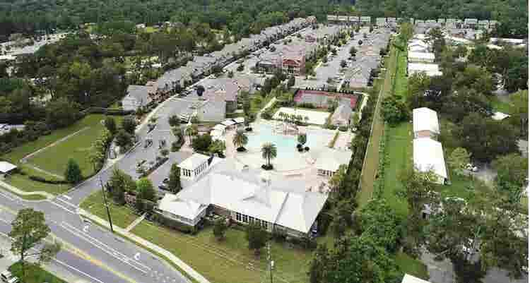 Female Student Sublease