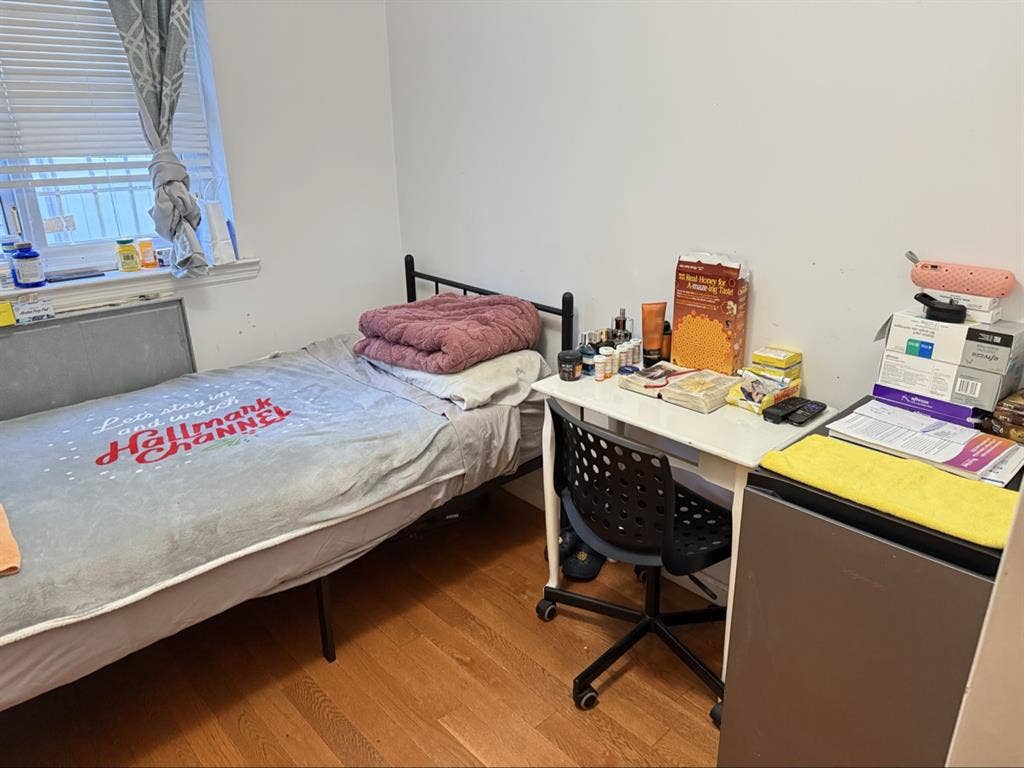 Room for rent in maspethh