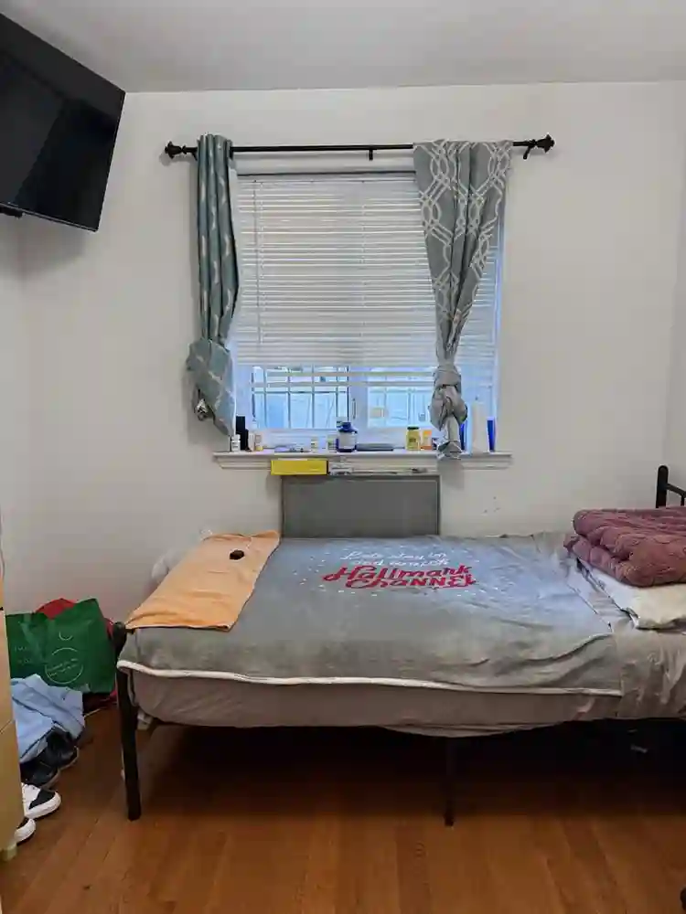 Room for rent in maspethh