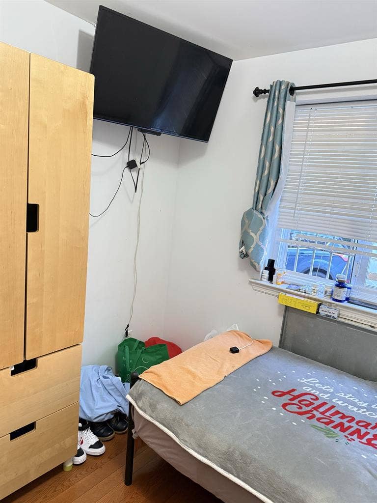 Room for rent in maspethh