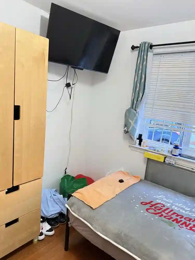 Room for rent in maspethh