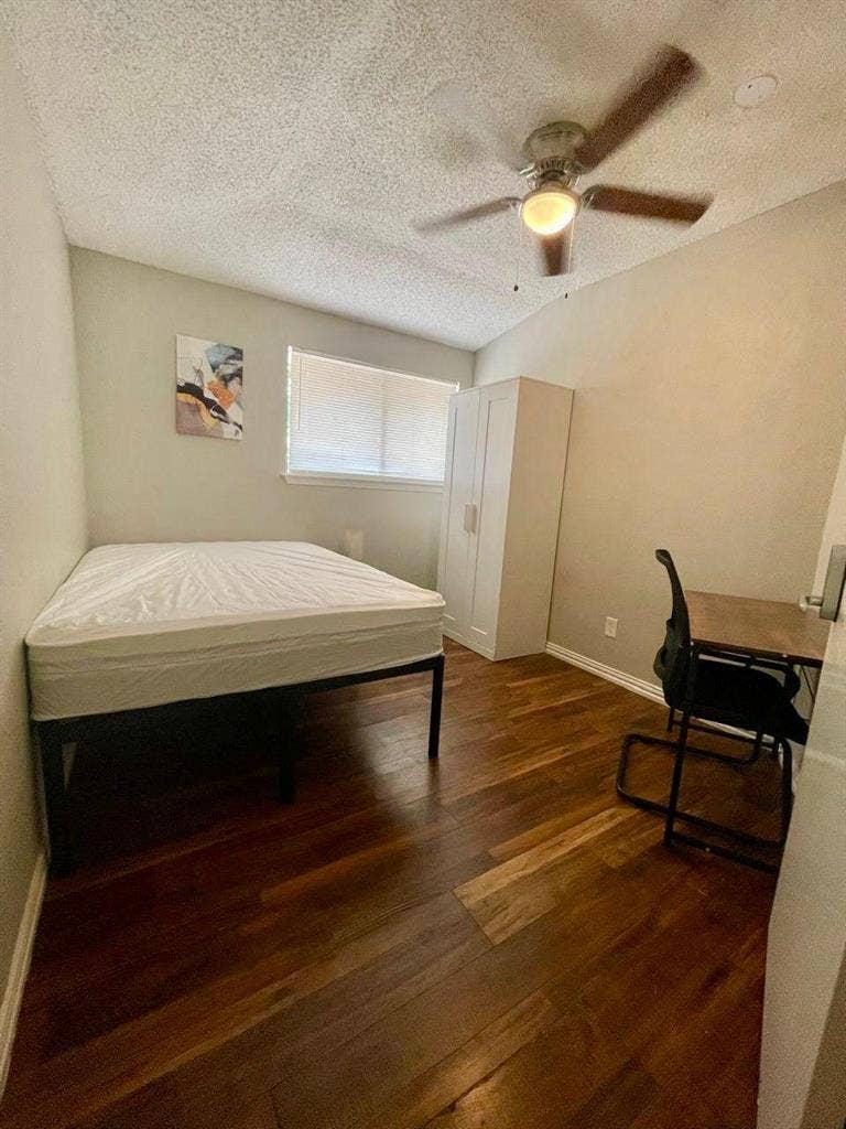 8 BR in DeSoto