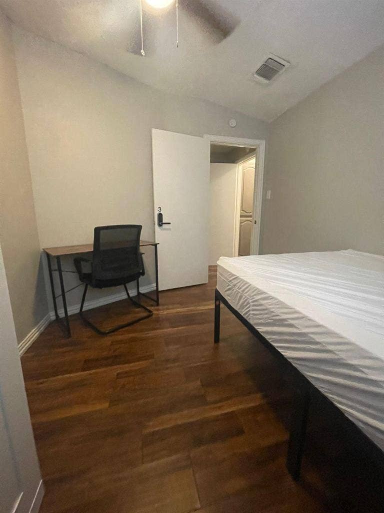 8 BR in DeSoto