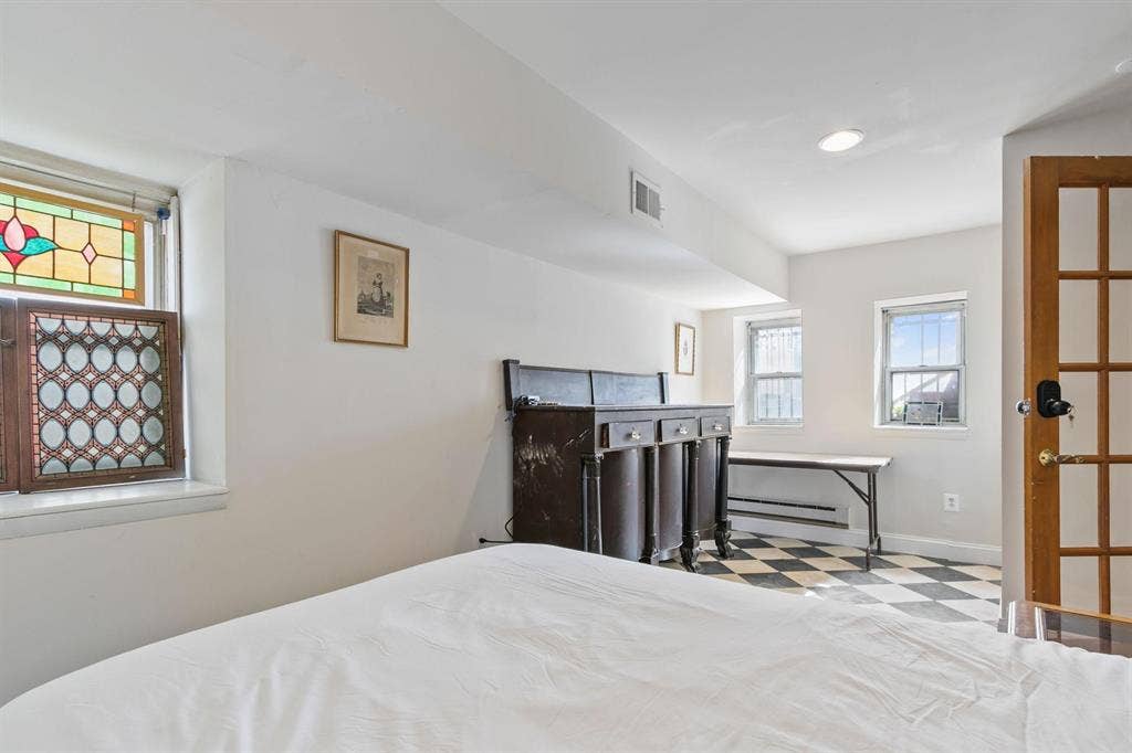 9 BR in Baltimore