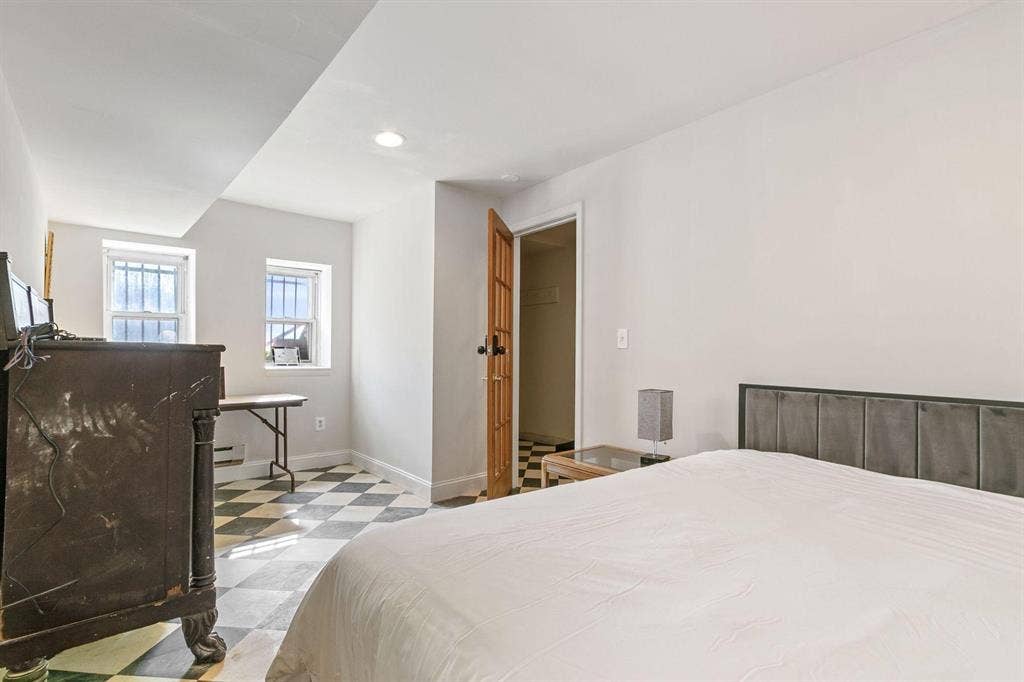9 BR in Baltimore