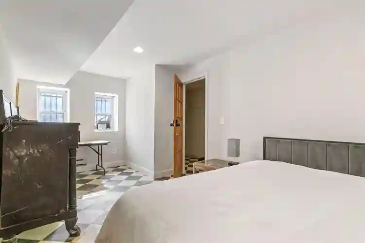 6 BR in Baltimore