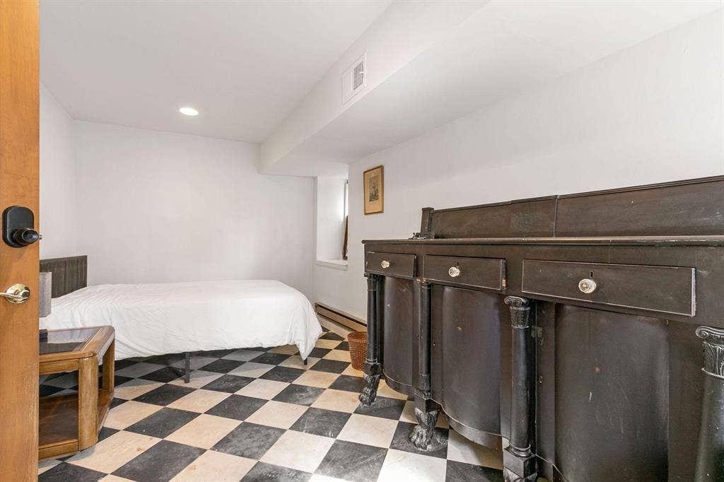 9 BR in Baltimore