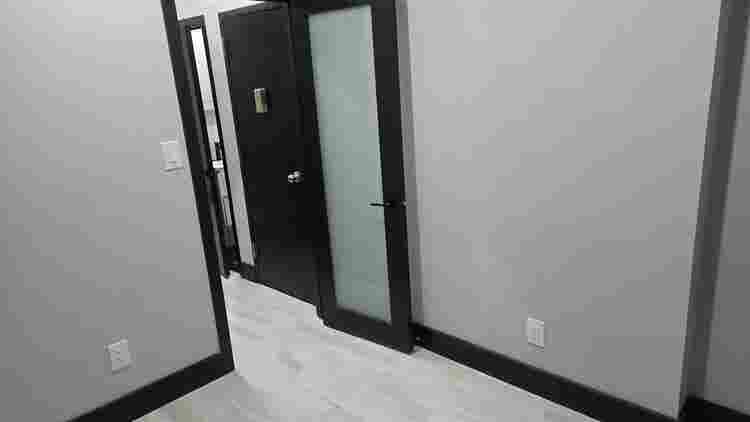 BRICKS, Washer/Dryer, glass shower